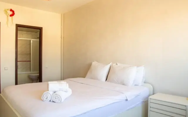 Vibrant Flat Near Trendy Attractions in Karsiyaka