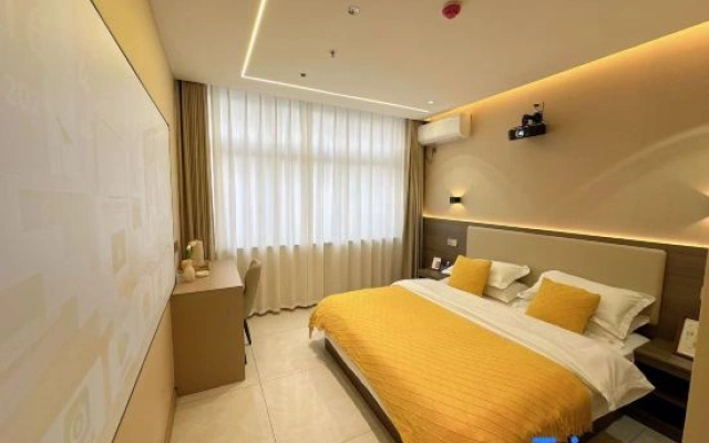 Moonlight Hotel (Central Metal Steel Logistics Park Branch)