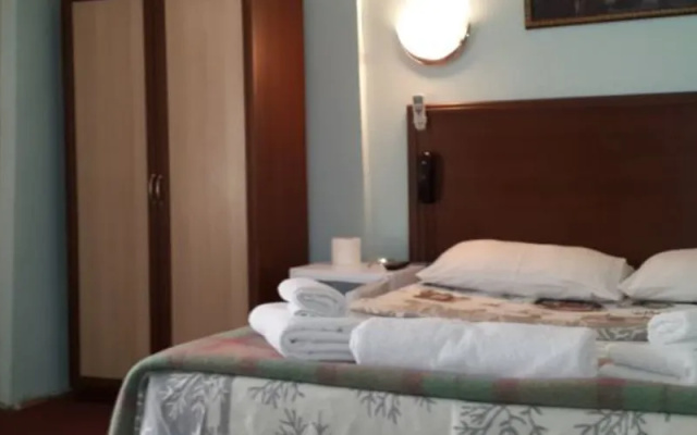 İlk Otel