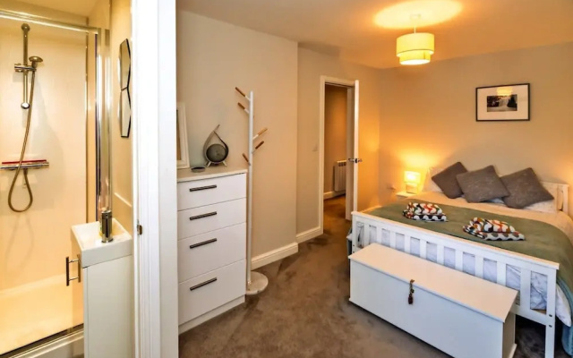 Countryside Retreat With Stunning Views, No Deposit
