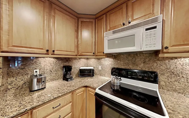 Spacious Condo with Full Kitchen - Steps Away from Summer Hiking and Biking Adventures! by RedAwning