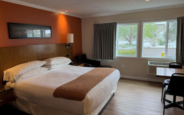 Boulder Twin Lakes Inn