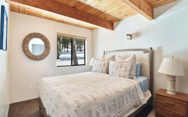 Northstar Treehouse Chic 4BR House Forest View