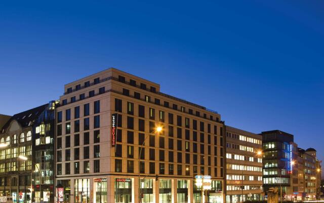 Отель IntercityHotel Hamburg Hauptbahnhof вид на фасад