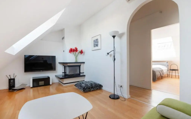 Vienna Roof Top Apartment with Terrace, Parking and AC
