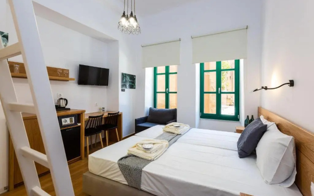 Ink Hotel Phos