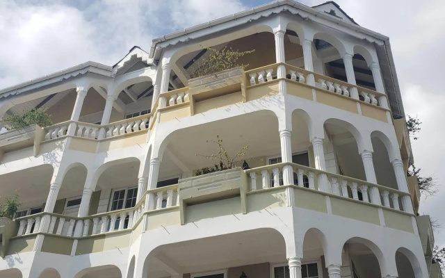 Unit 4 Private Apartment - Roseau
