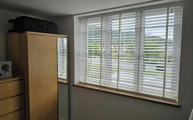 Modern, Large 4-bed Property Sleeps 10 in Abergele