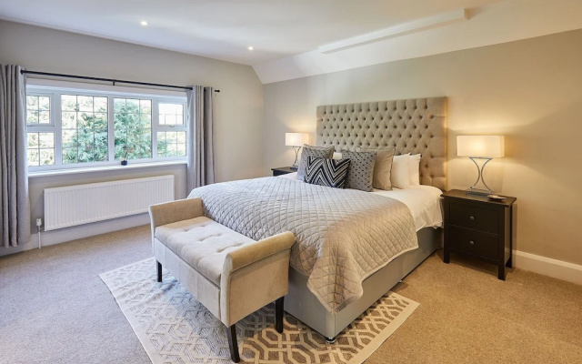 Host Stay White Lodge
