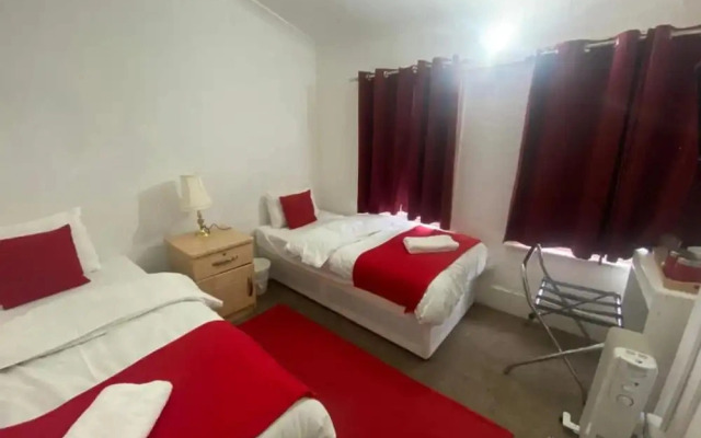 OYO Saji Hotel