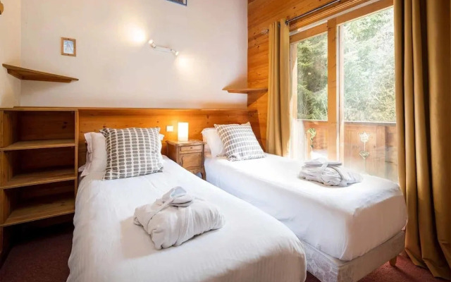 Chalet in La Tania Near Ski Slopes