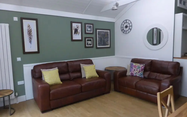 Squirrel Lodge 40 With Hot Tub, Newton Stewart