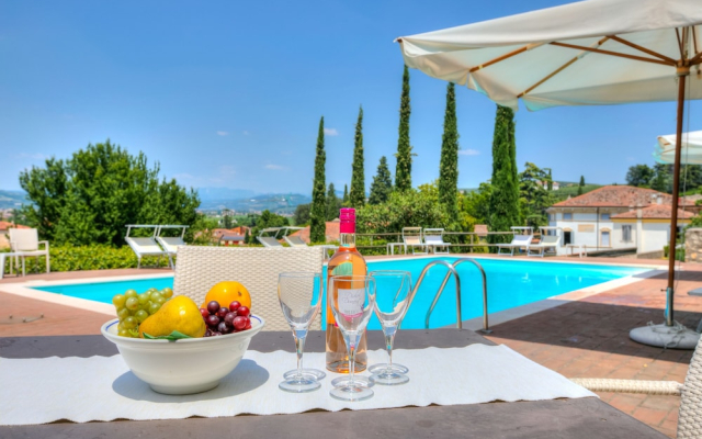 Villa Faccioli Magnolia With Shared Pool