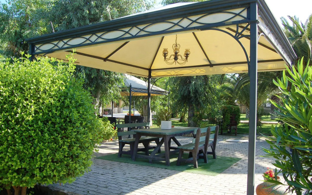 Scenic Holiday Home in Trinitapoli with Swimming Pool