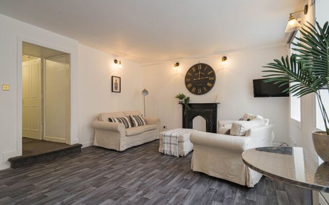 Апартаменты Royal Mile 5 BR Apartment nr Castle Эдинбург