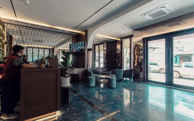 Riverside Hotel