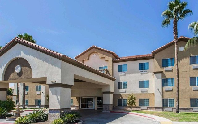 Comfort Suites Bakersfield in Bakersfield, United States of America from 159$, photos, reviews - zenhotels.com hotel front