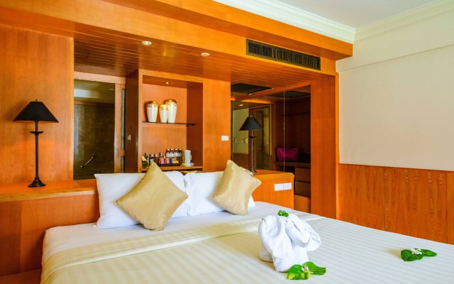 Seaview Patong Hotel