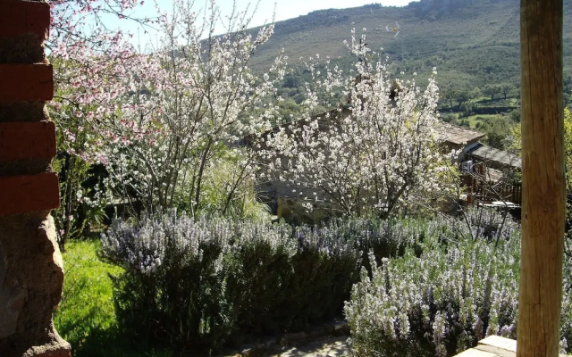 Rural Farmhouse in Valencia de Alcántara With Pool