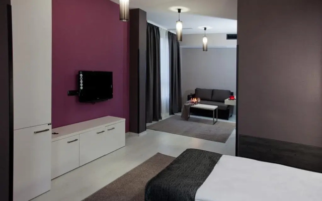 Hotel Idol