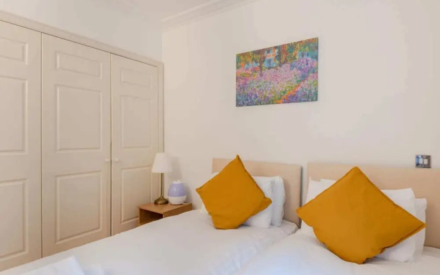 Central 2BR Home in Heart of Kensington, 4 Guests