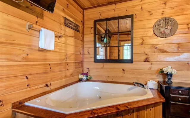 Whispering Secrets - One Bedroom Cabin