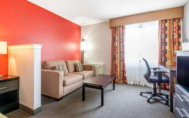 Quality Inn & Suites Toronto West 401-Dixie