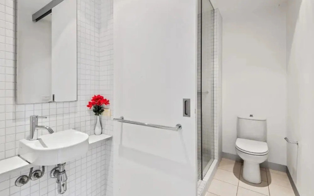 Central 1-bed Apartment With Secure Parking
