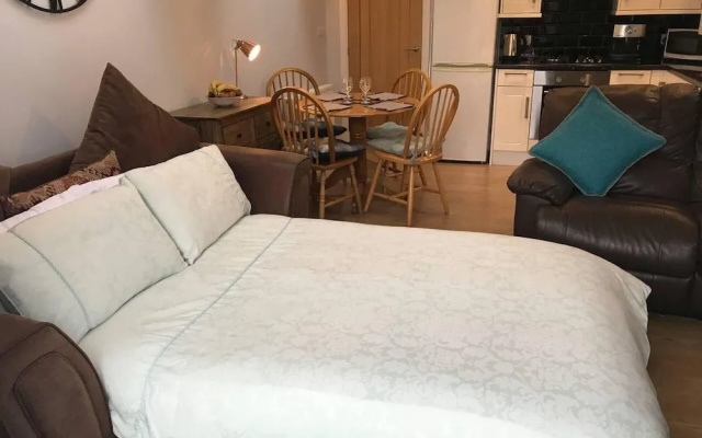 Cozy Lodge Sleeps 4 in Barton-upon-humber
