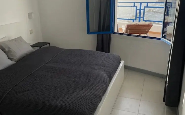 Sunny Seaview Modern apt - Pool and Beach Access