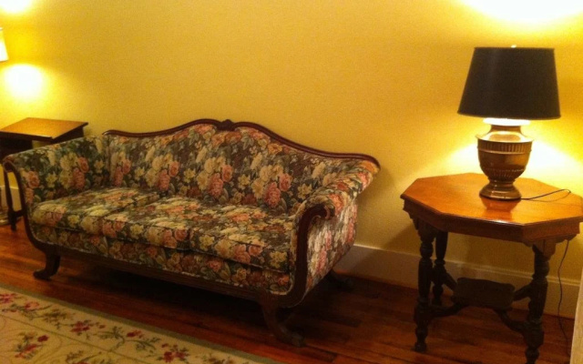 Brooks House Suites
