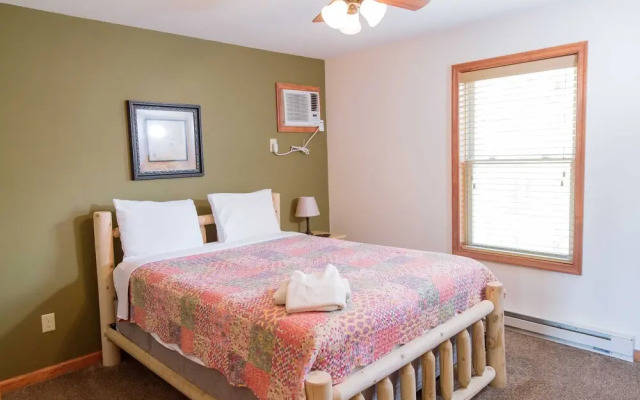 Boulder Field Lodge ~ HOT TUB ~ Free Linens