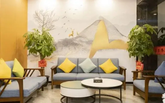 Liuzhou Baodu Hotel (Xijiang Road Century High School)