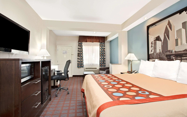 Super 8 By Wyndham Houston North I-45
