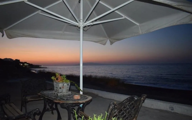 Tzannis Cave House