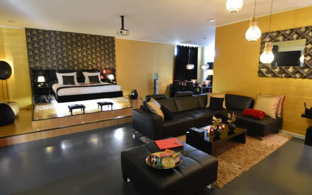 Deluxe Holiday Home in Welkenraedt with Hot Tub & Steam Shower