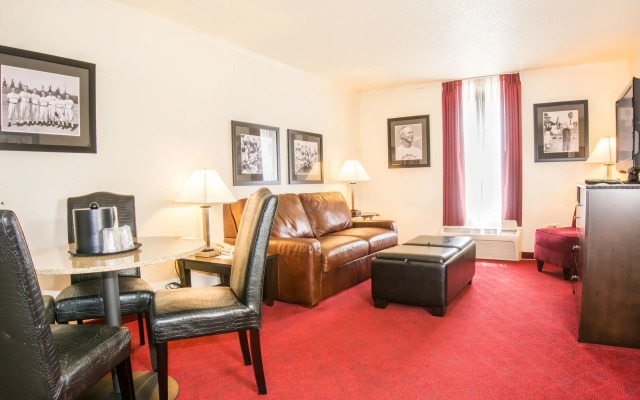Sooner Legends Inn and Suites