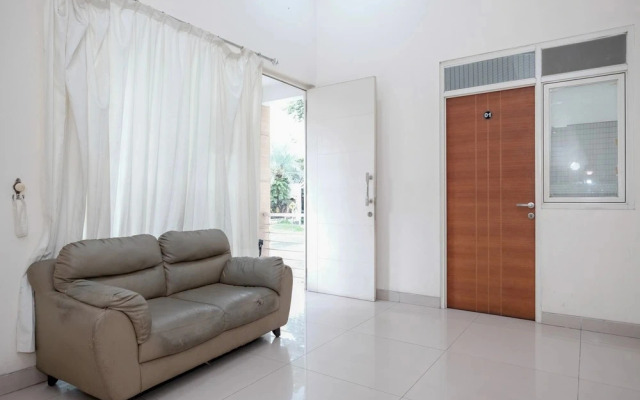 RedDoorz near UNESA Citraland Surabaya