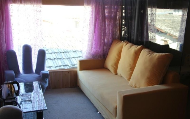 Dengba Hostel Shangri-La