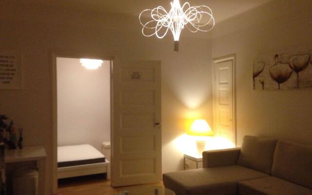 Отель Helsinki Apartment Kamppi Финляндия, Хельсинки - отзывы, цены и фото номеров - забронировать отель Helsinki Apartment Kamppi онлайн комната для гостей
