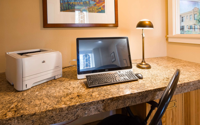 Best Western Plus Plaza Hotel