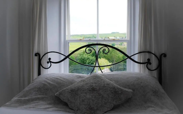Burnlee House Apartment