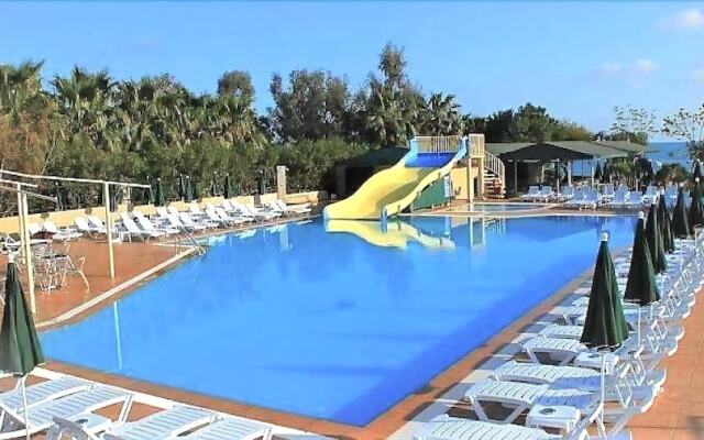 Armoni Paradise Beach Hotel Турция, Окурджалар - отзывы, цены и фото номеров - забронировать отель Armoni Paradise Beach Hotel - All Inclusive онлайн бассейн