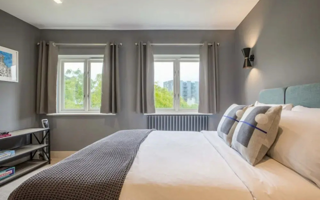 Lovely 2bed 2bath W/balcony in London Bridge, London