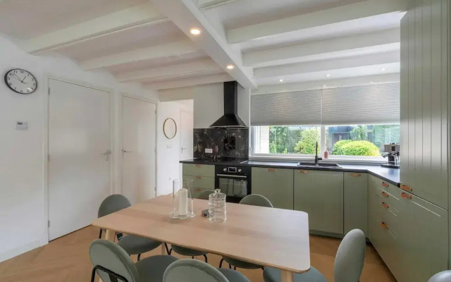 Bungalow Near Sint Maartenszee Beach