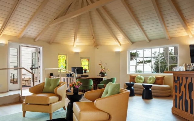 Carmel Beach Hotel