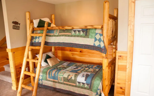 AMERICAN BEAUTY - 5 Br Cabin