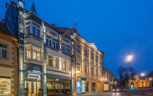 Отель Artagonist Art Hotel Литва, Вильнюс - 1 отзыв об отеле, цены и фото номеров - забронировать отель Artagonist Art Hotel онлайн вид на фасад