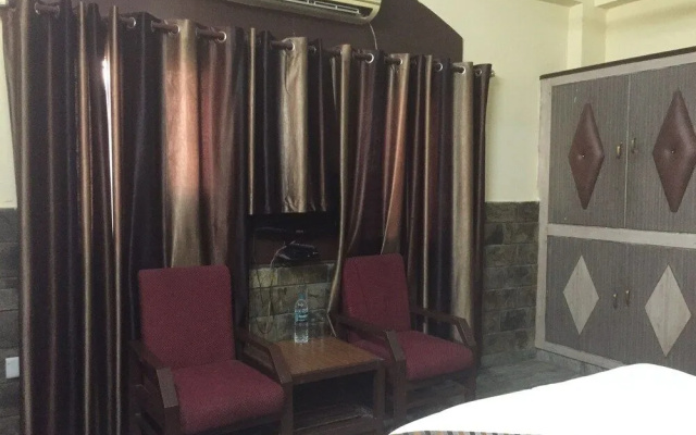 OYO 82578 Hotel Giridhar