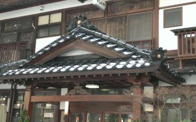 Отель Atsumi Onsen Kashiwaya Ryokan Цуруока вид на фасад